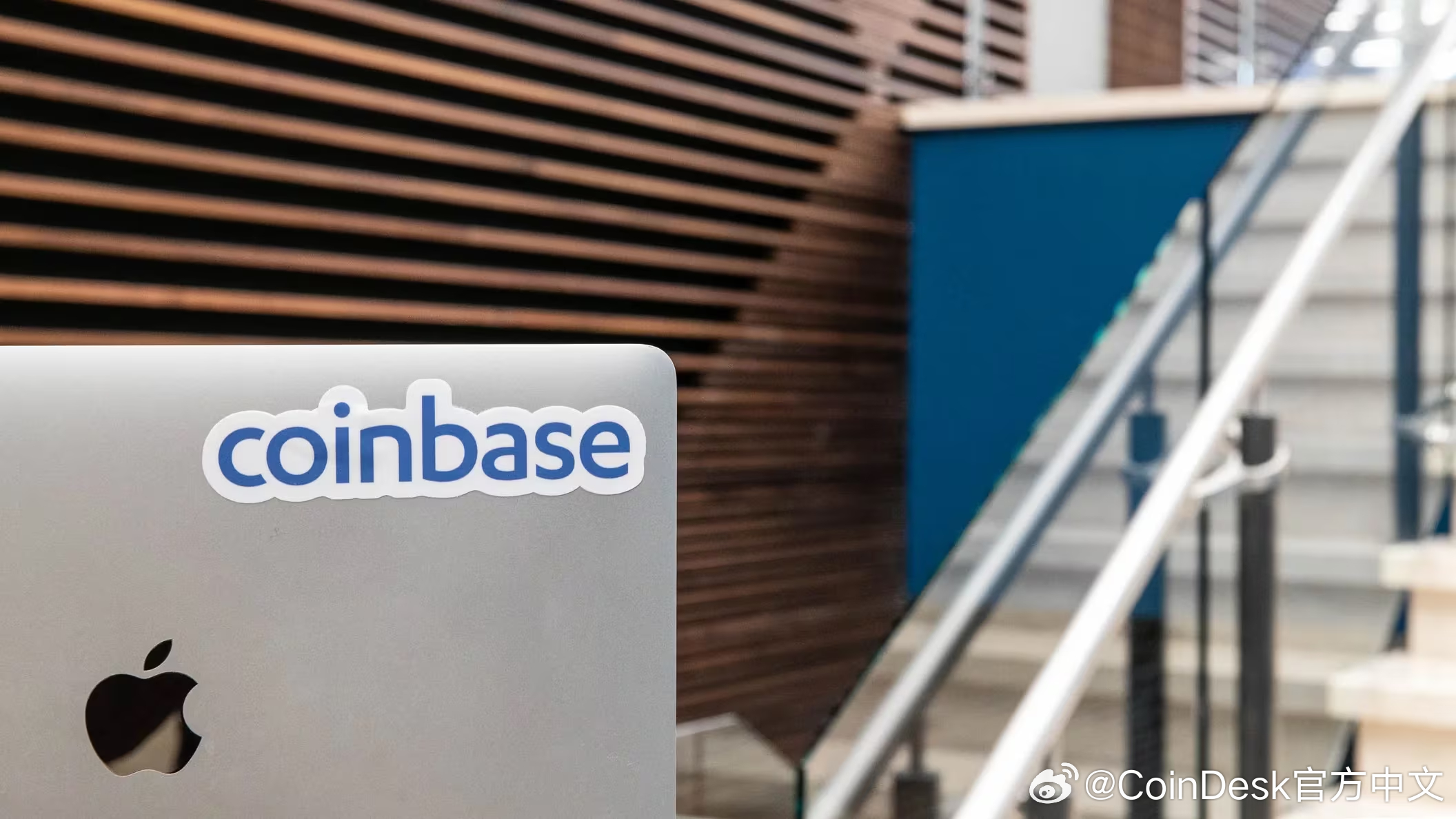 Ark 首席执行官盛赞Coinbase与特斯拉，引领区块链与股票市场的崭新转型