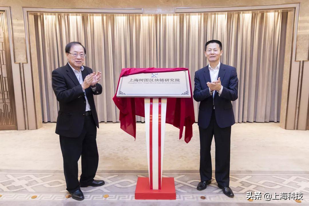 总理出席多伦多区块链和人工智能会议，引领数字化转型的新篇章